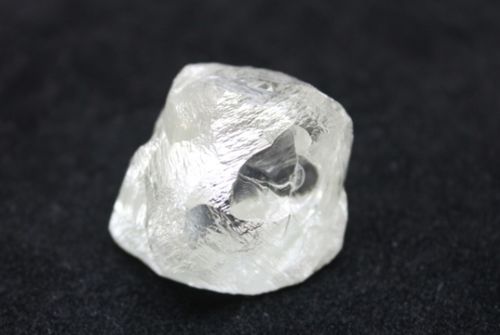 俄罗斯开采一颗190克拉钻石,或形成于20亿年前